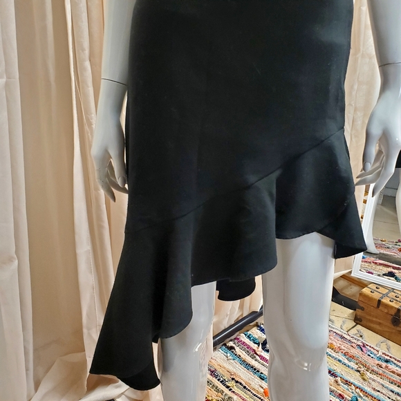 Stradivarius Black Assymetrical skirt - Picture 3 of 7